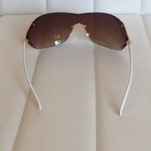 EUC (3) Womens Sunglasses - Picture 3 of 16